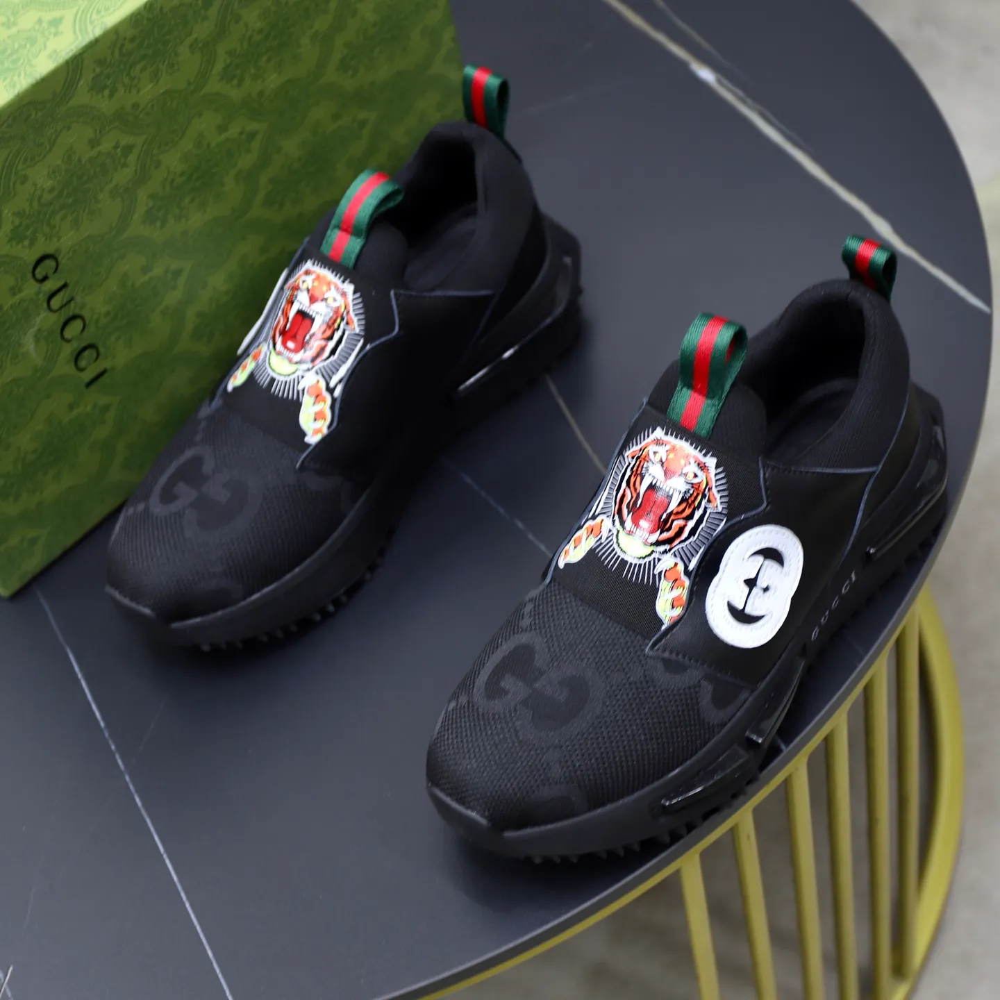 Ex-factory price: 462💰🙅‍♂️🙅‍♂️🙅‍♂️ Brand: GUCCI Standard code: 38-44 (45 customized) Grade: Same as the official website Material: Original cowhide material spliced with brand cloth Comfortable and breathable lining Lightweight and wear-resistant sports outsole Style category: Men's fashionable casual shoes Running sports shoes Distinguished luxury brand elements Top luxury color: actual picture color